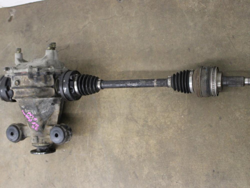 JDM 00-05 Toyota Alteza Rear Differential with axles: Image 5