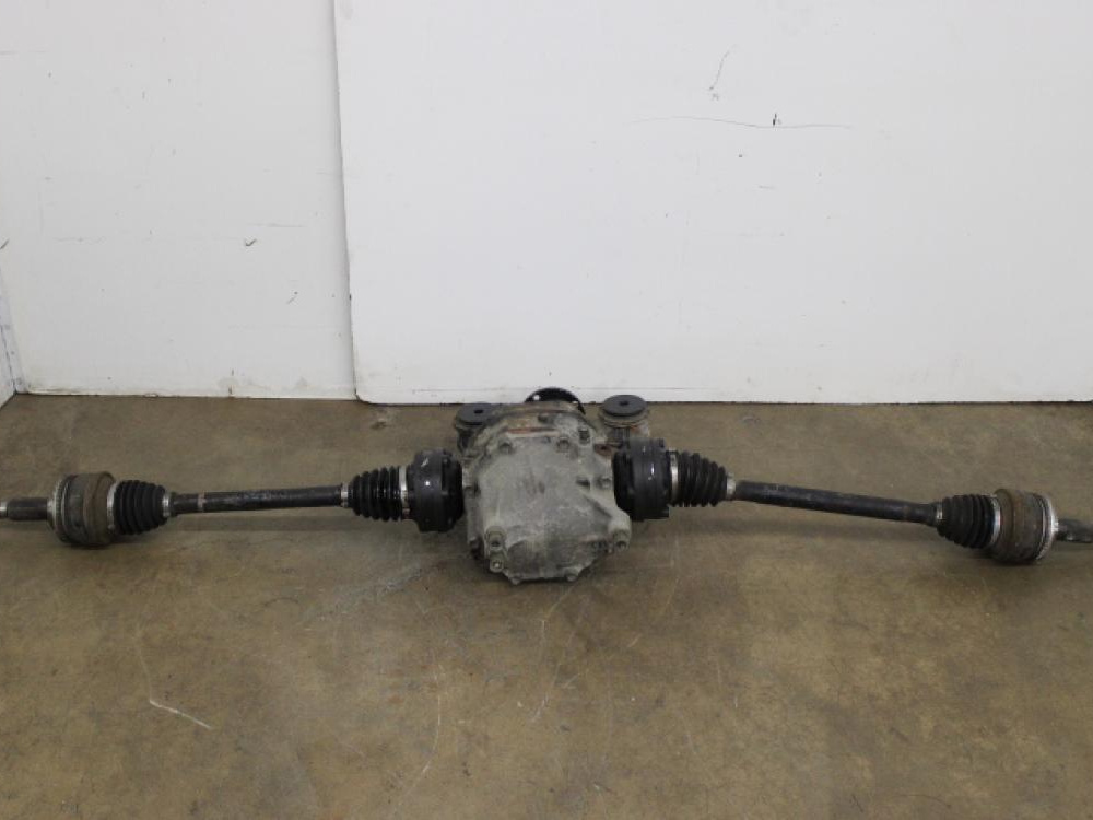 JDM 00-05 Toyota Alteza Rear Differential with axles: Image 4