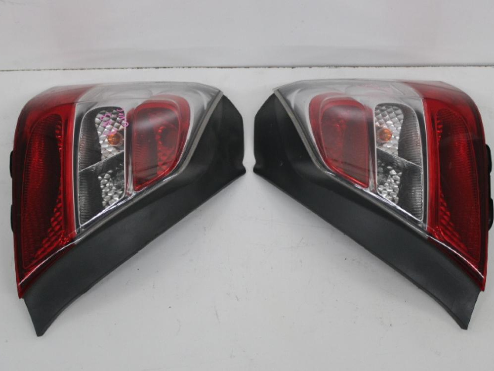JDM 02-05 HONDA CIVIC EU3 TAIL LIGHTS : Image 1